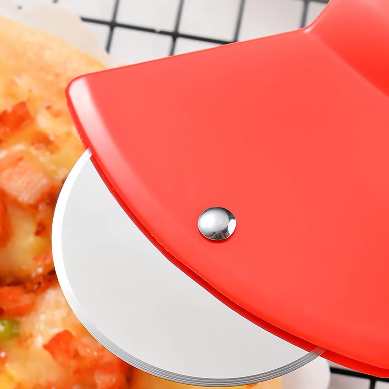 Cool Axe Shaped Pizza Cutter w - Kitchen Gadgets For Dad recension och pris